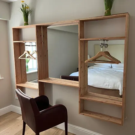Apartment 3, Bay *