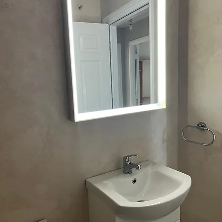 Apartment 3, Bay